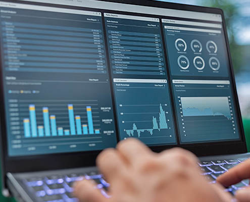 cibercrimen_Servicio SOC 24/7 con monitoreo continuo de seguridad y análisis de eventos en tiempo real desde panel de control digital.