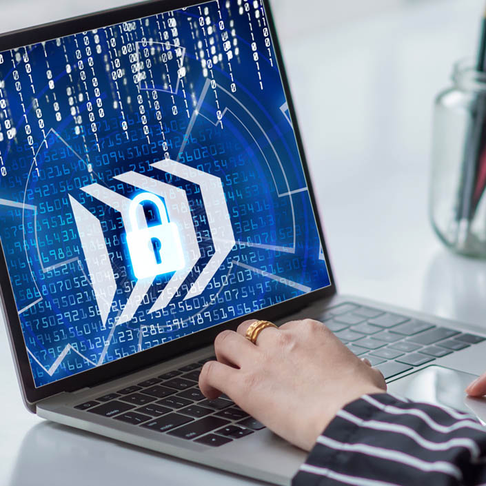Protección datos ciberseguridad Sistema de protección de datos y ciberseguridad en portátil con cifrado digital y seguridad informática para empresas.