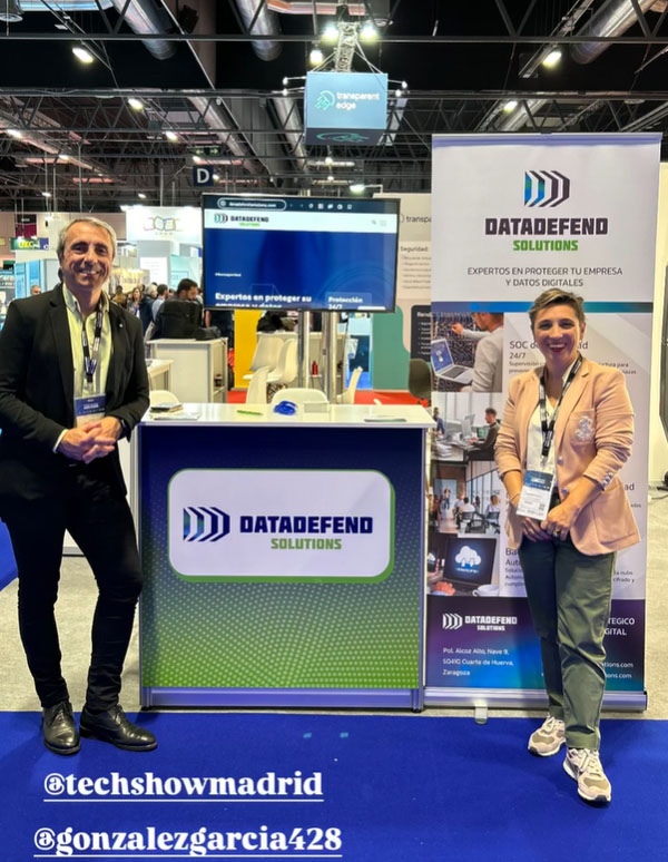 Los socios de DataDefend Solutions en su stand de Tech Show Madrid 2025