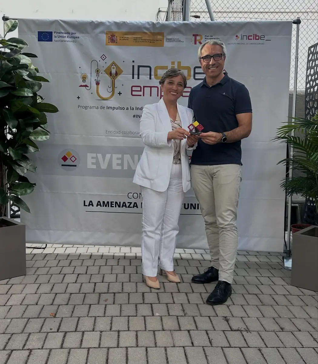 Premio de INCIBE Emprende recogido por DataDefend Solutions
